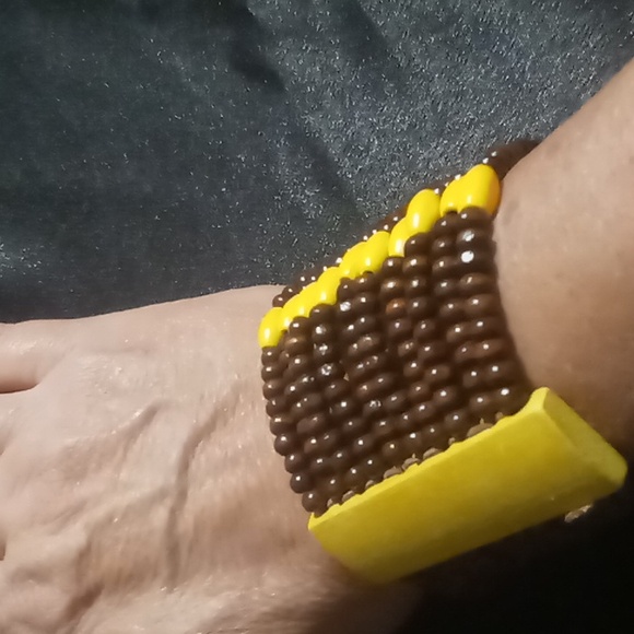 Wooden beaded layered bracelet expandable new with tags - Picture 2 of 4